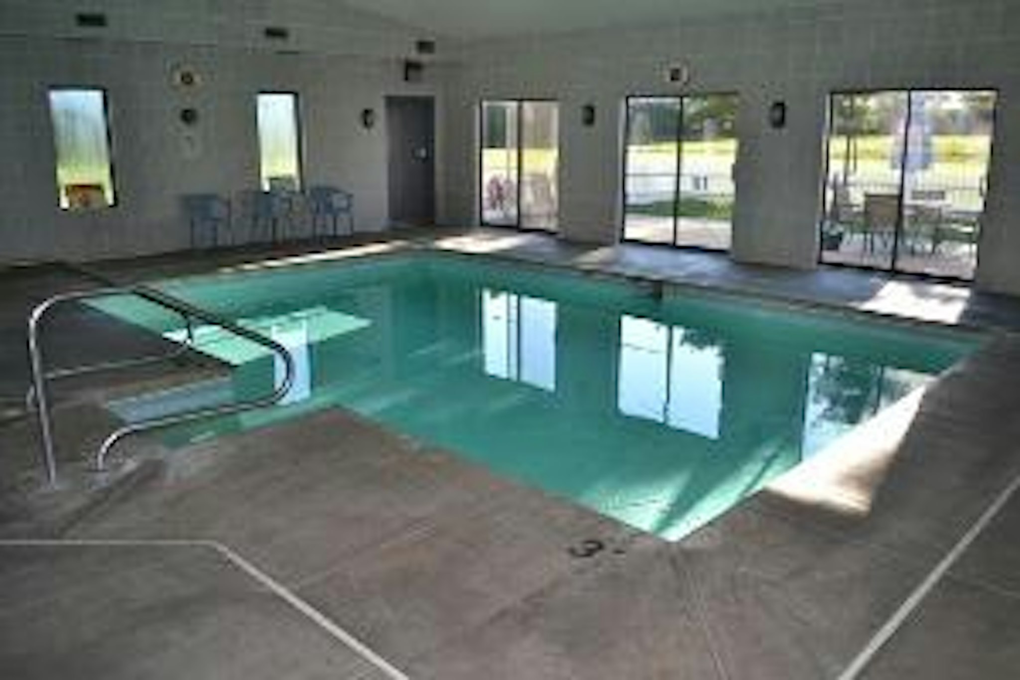 Sky Lodge Inn Suites 16/34