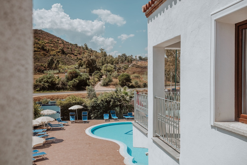 Hotel Village Fior di Sardegna 38/43