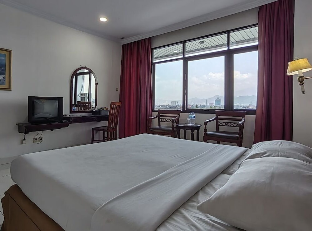 Deluxe, Queen Bed, Pia Hotel Bandung 2/7