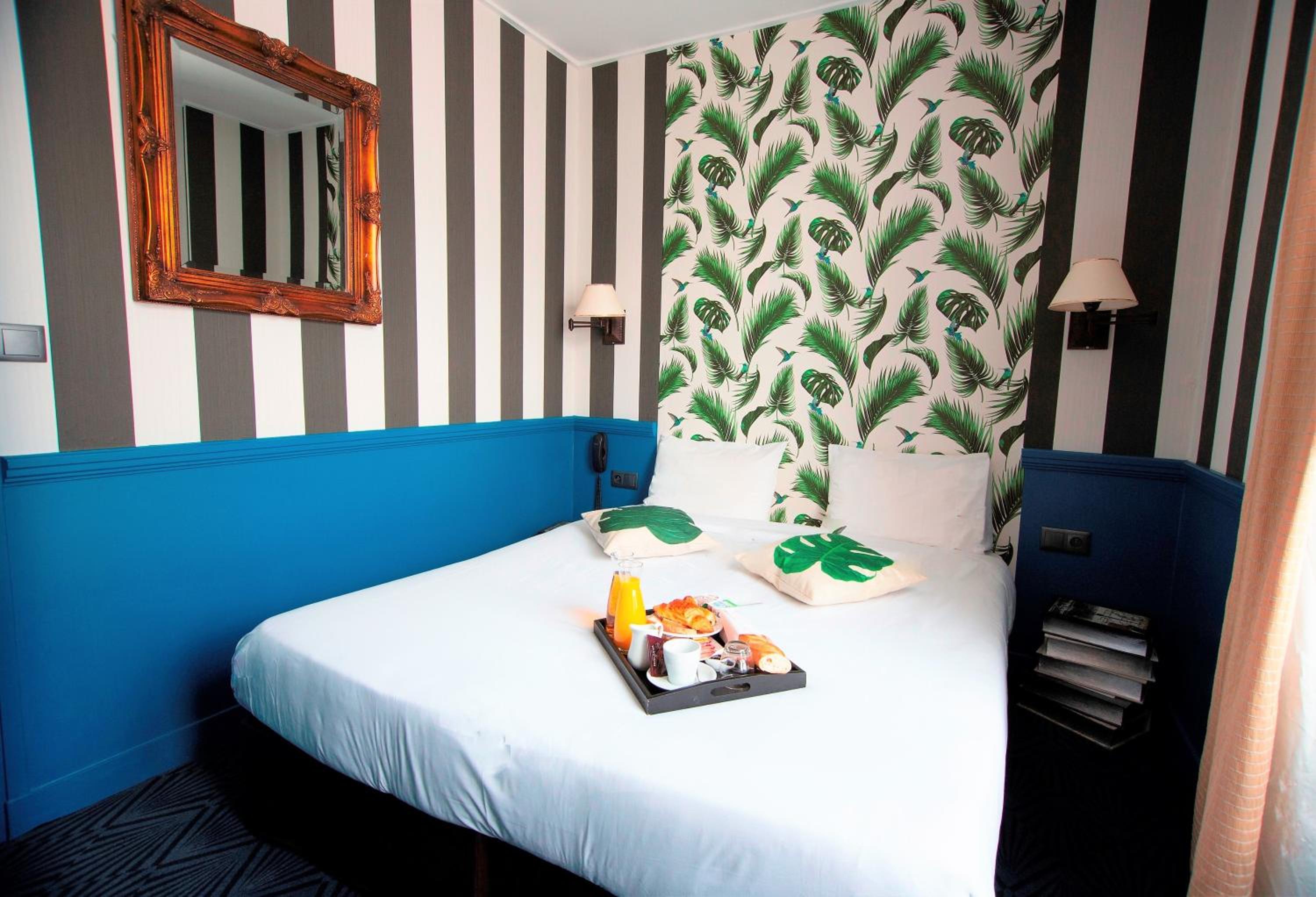 Adjoining, Double Bed