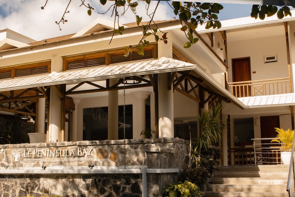 Le Peninsula Bay Beach Resort & Spa in Beau Vallon VCA