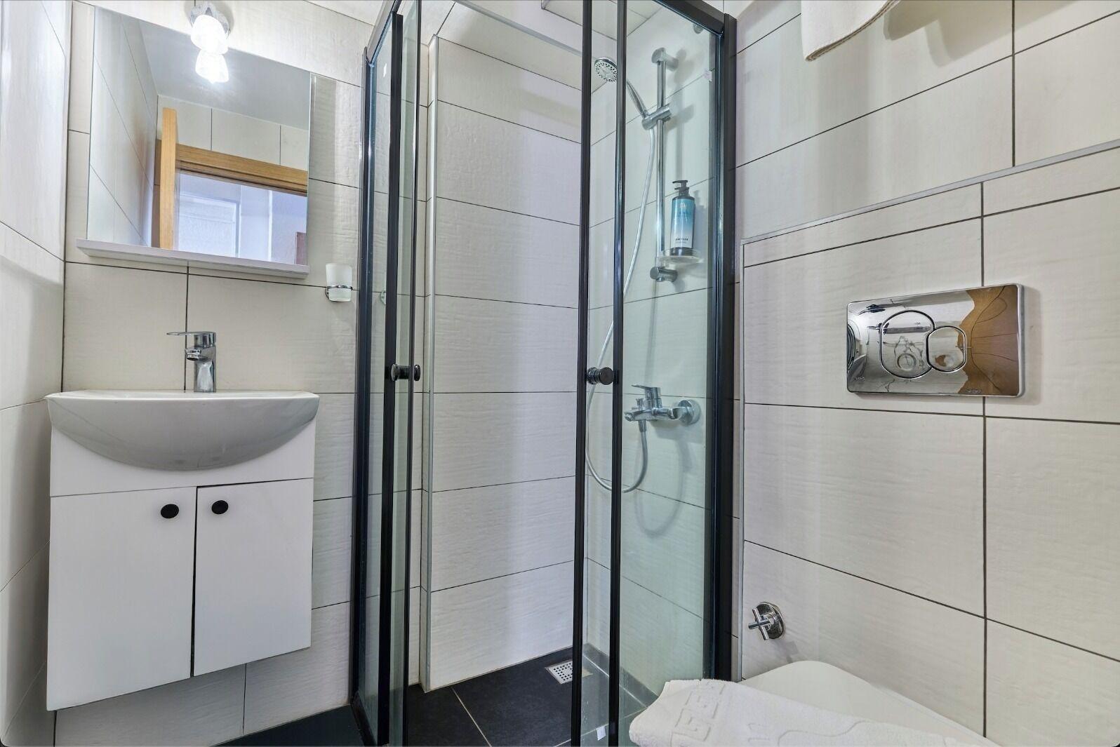 Standard, Multiple Beds, City View، Mia Hill Suites 6/6