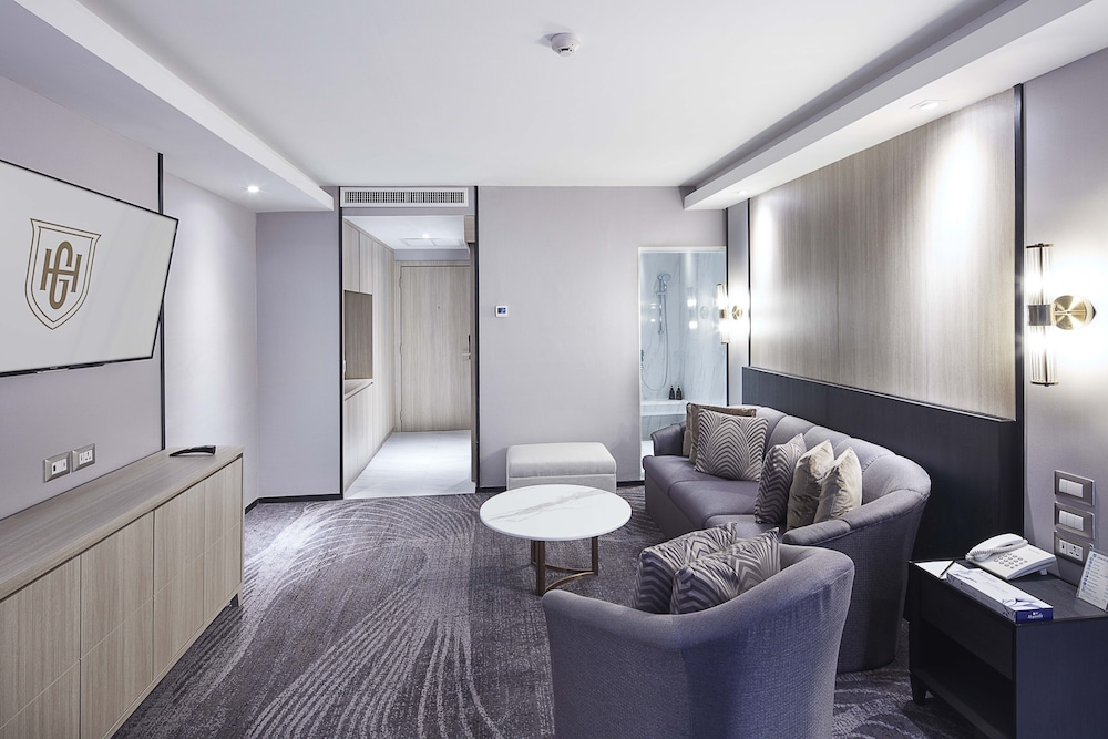 Grace Hotel 55/77