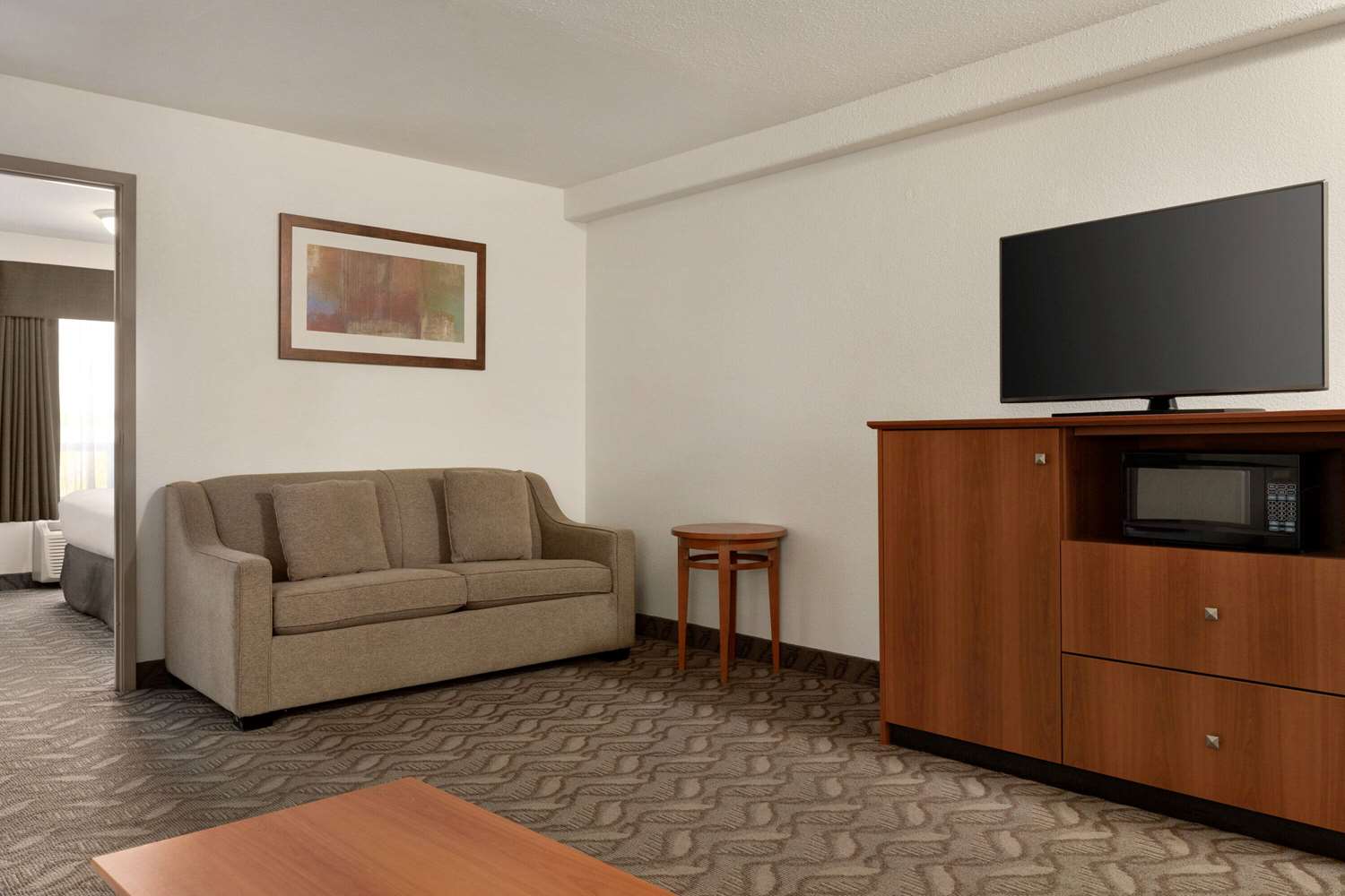 Super 8 by Wyndham Calgary Shawnessy Area 14/24