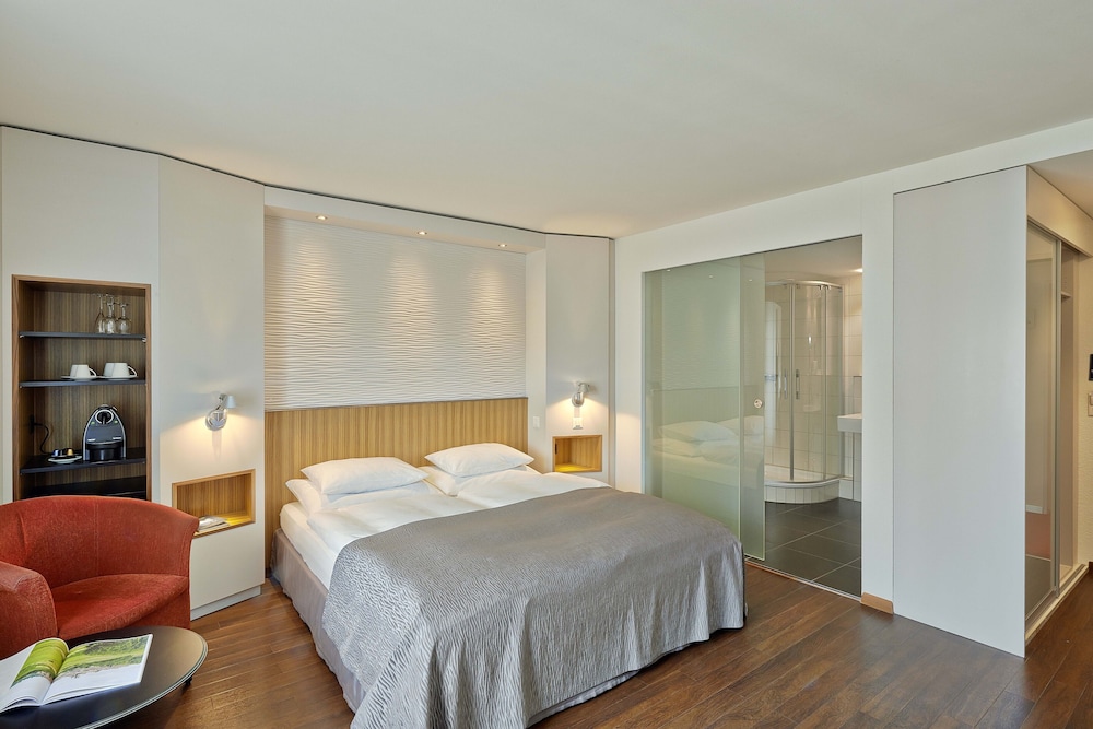 STANDARD, KING BED