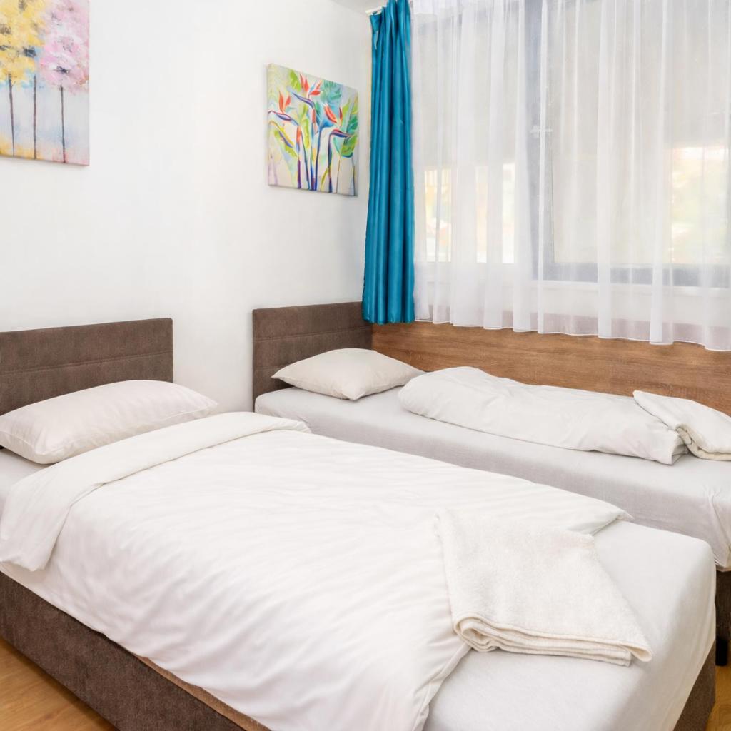 Room, Twin Beds, External Bathroom