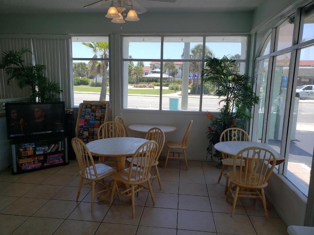 The Seascape Inn 37/53
