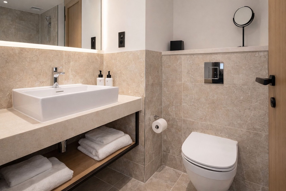غرفة بريميوم بسرير كينج بشرفة، Holiday Inn London - Camden Lock by IHG 6/9