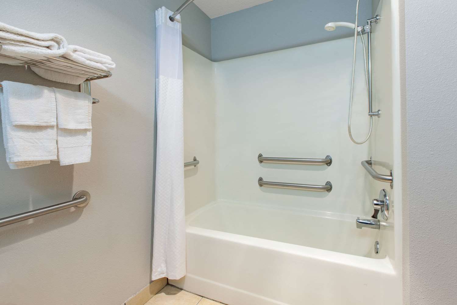 Microtel Inn & Suites By Wyndham Pittsburgh Airport 10/11