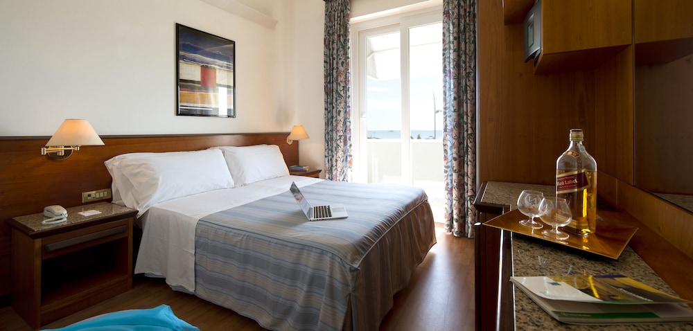 HOTEL GIULIA 18/74