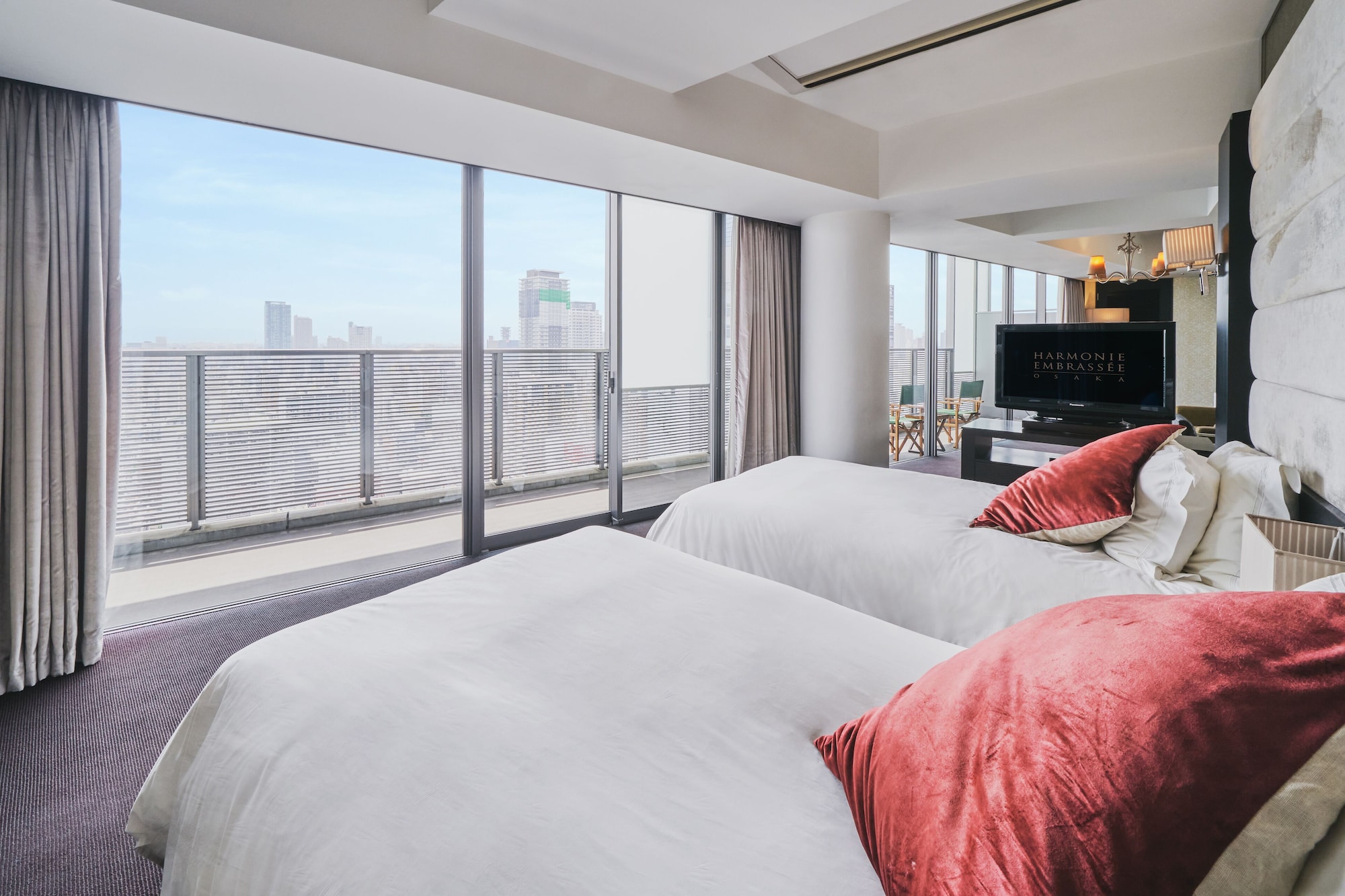 DELUXE, TWIN BEDS