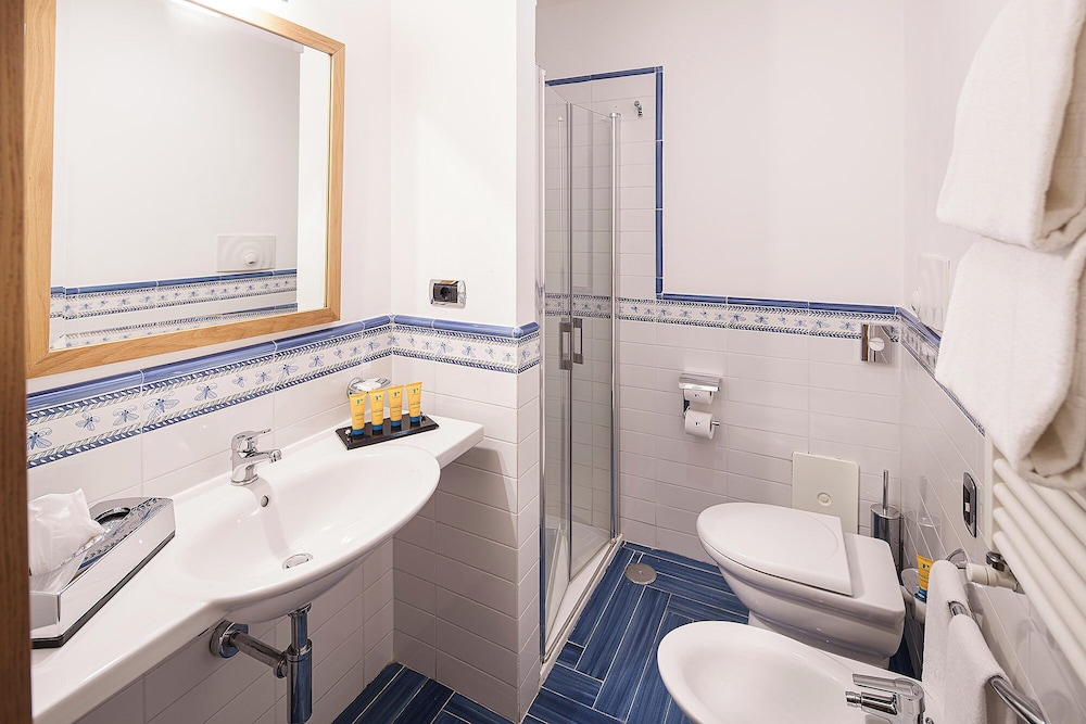 Raito Hotel 132/133