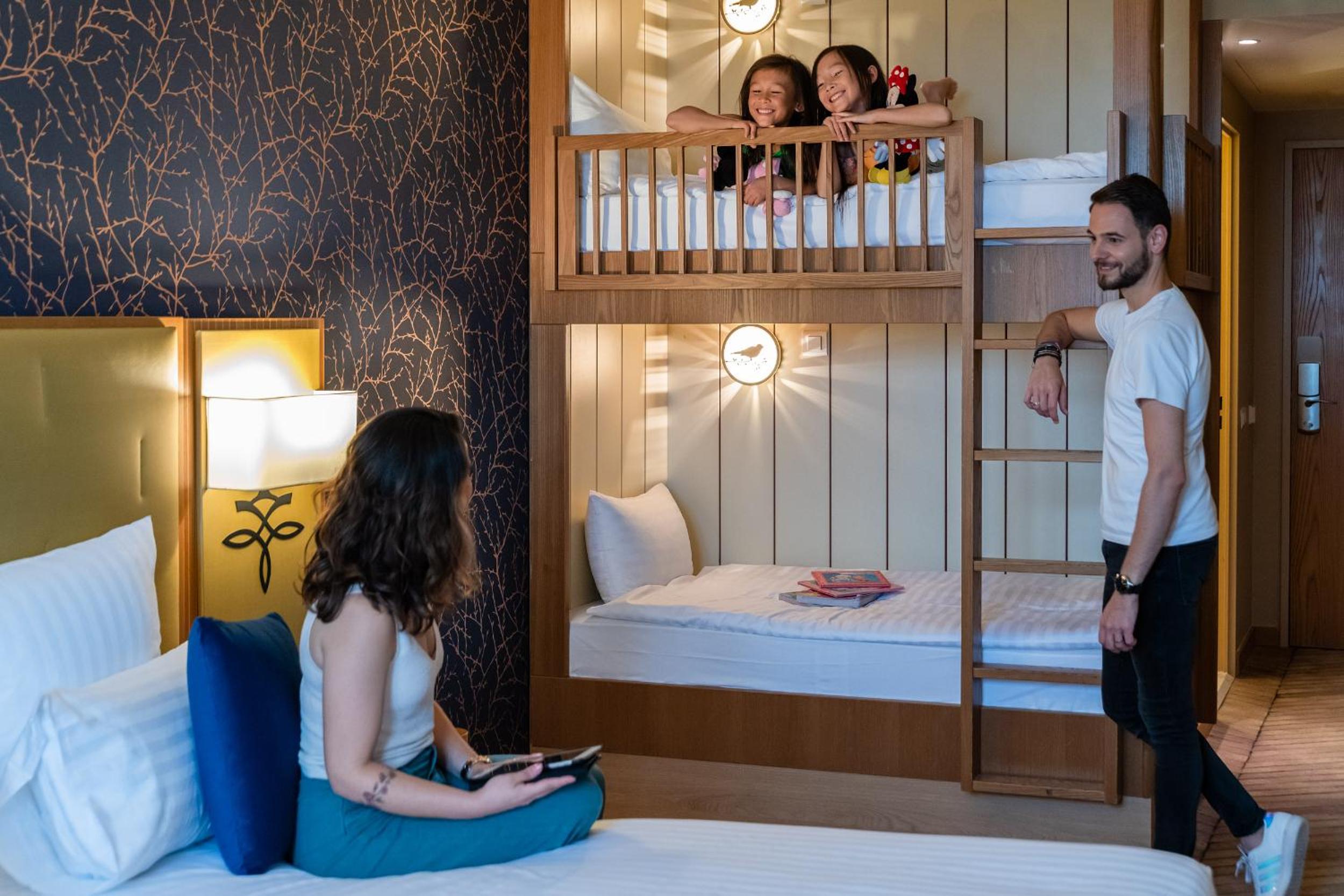 Connecting, Family, Pool Access