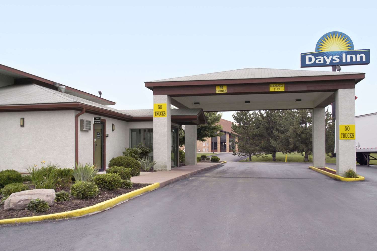 Days Inn by Wyndham Plainfield 2/3