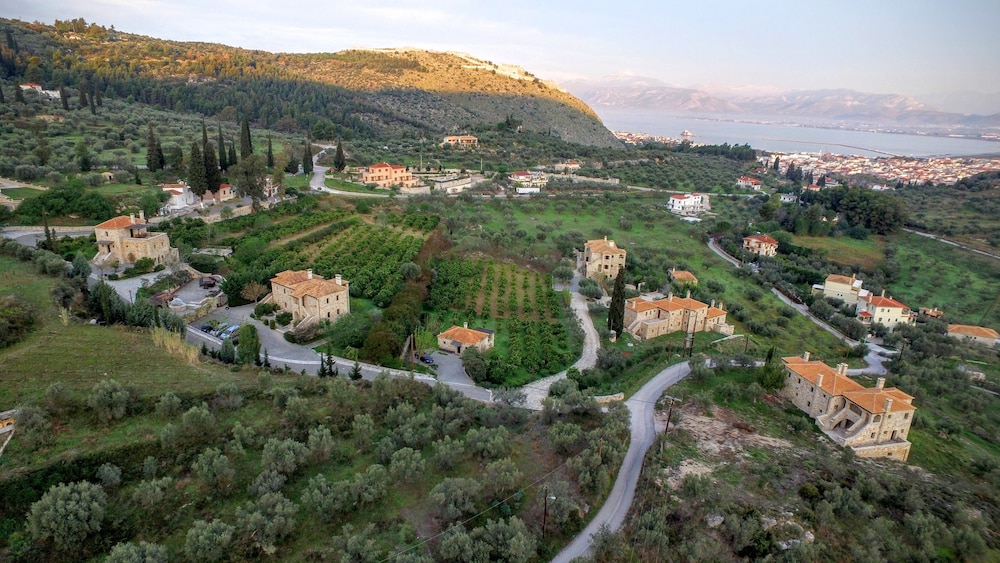 Klymeni Traditional Homes 44/50
