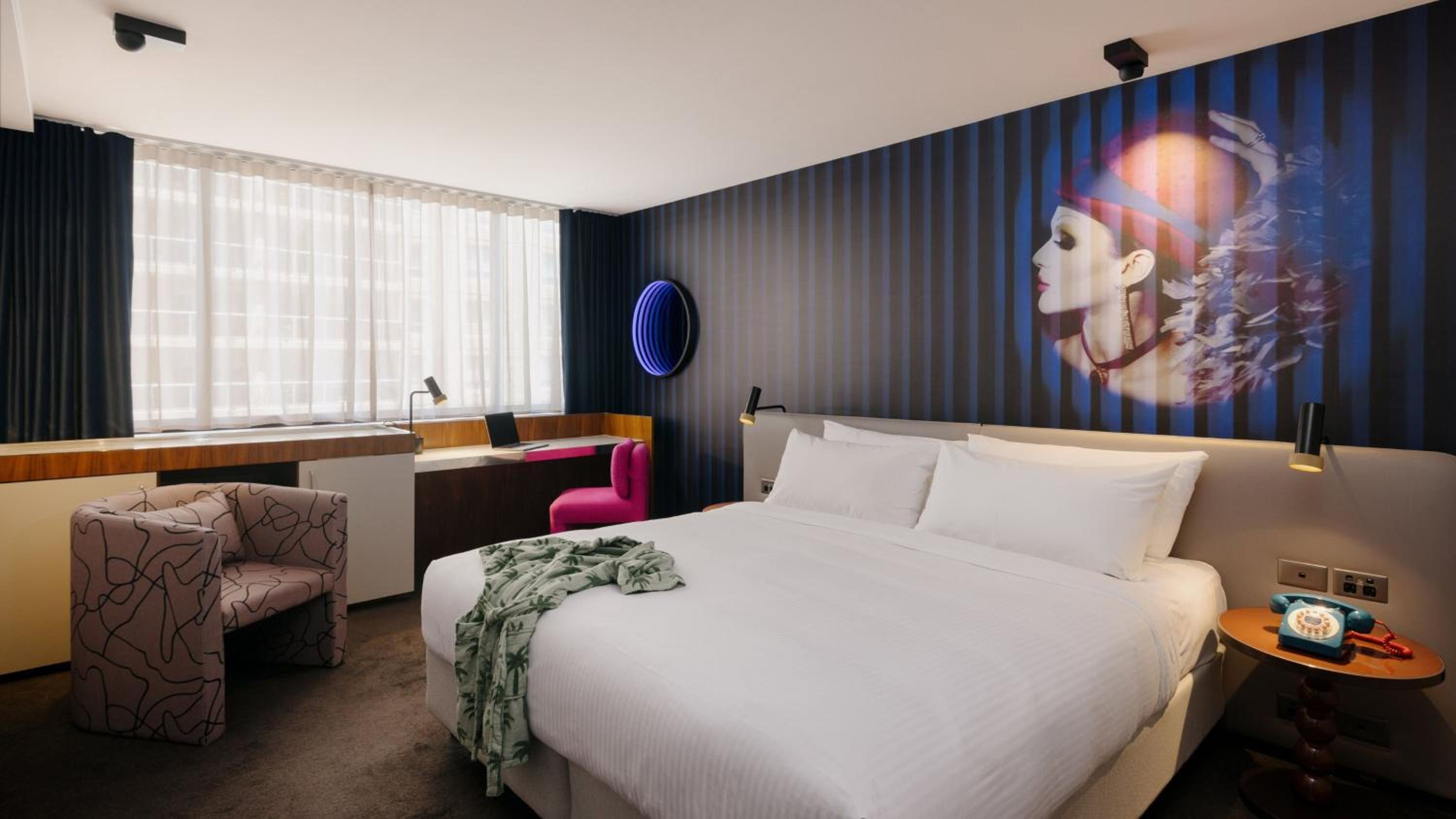 STANDARD, KING BED, HARBOUR VIEW, BALCONY