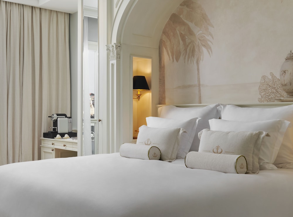 Exclusive, Elisabeth, Suite, King Bed, Sea View, Balcony