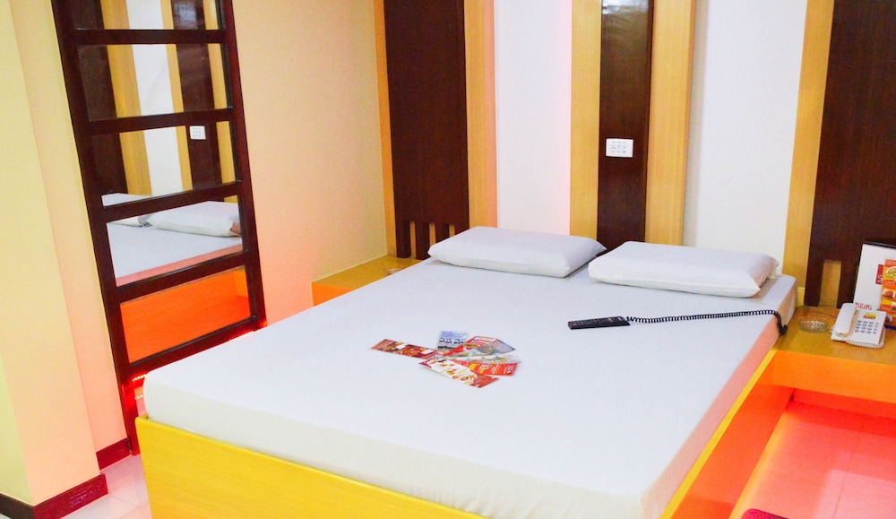 DELUXE, QUEEN BED