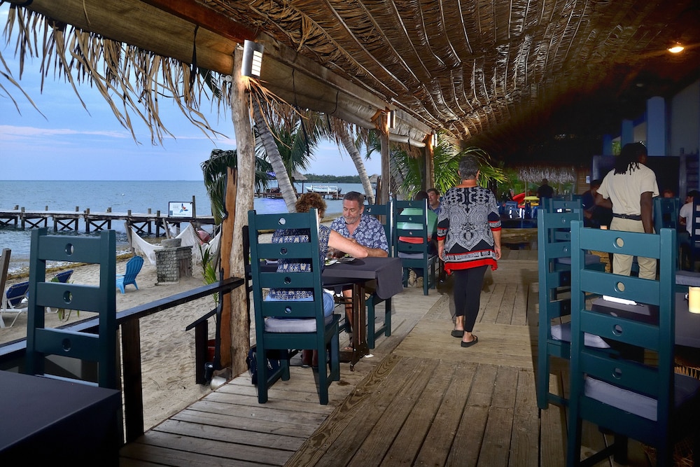 Parrot Cove Lodge 56/72