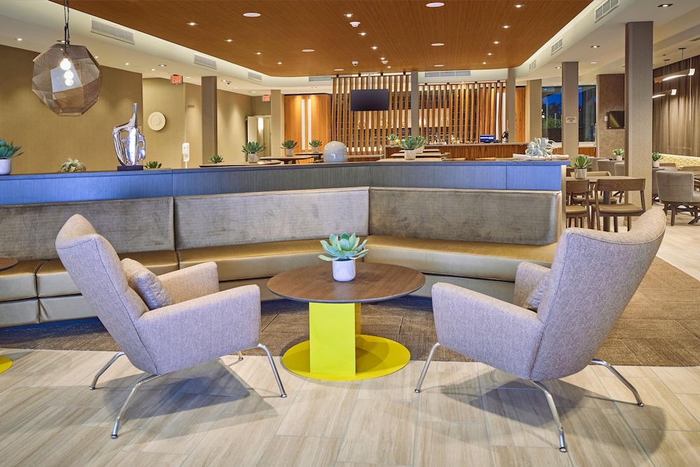 SpringHill Suites Medford Airport 18/28