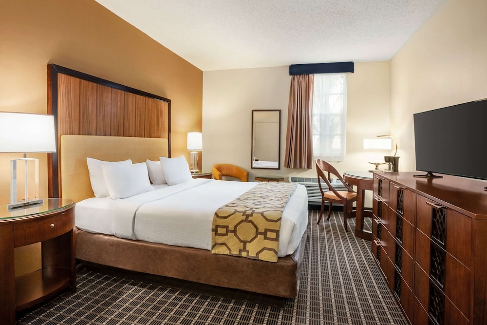 Belmont Inn Suites 14/50