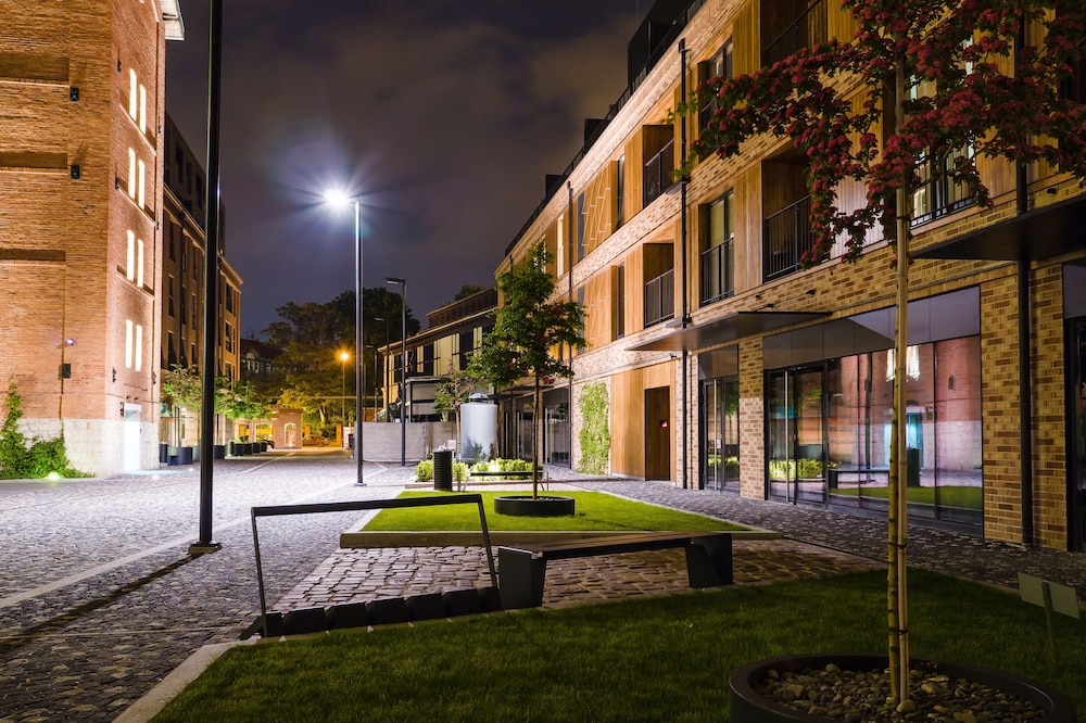 Exclusive Apartments 44/50