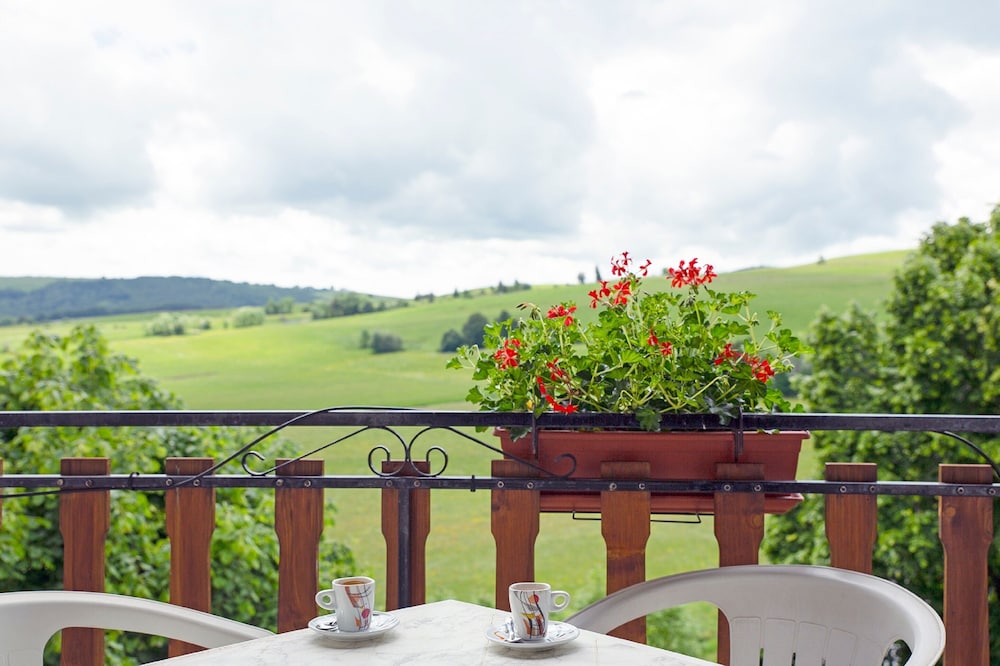 Hotel The Originals Super-Besse Est Auberge de la Petite Ferme 26/31