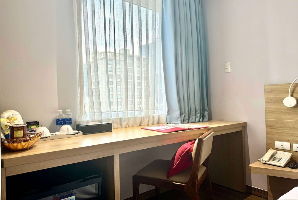 Adora Mira Hotel (formerly Ramada Encore By Wyndham Saigon D1) 40/50