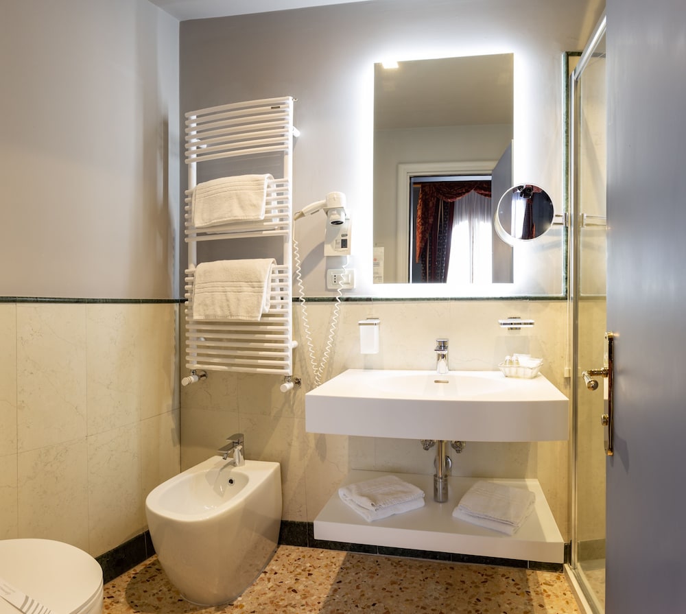 Hotel Tiziano 70/72