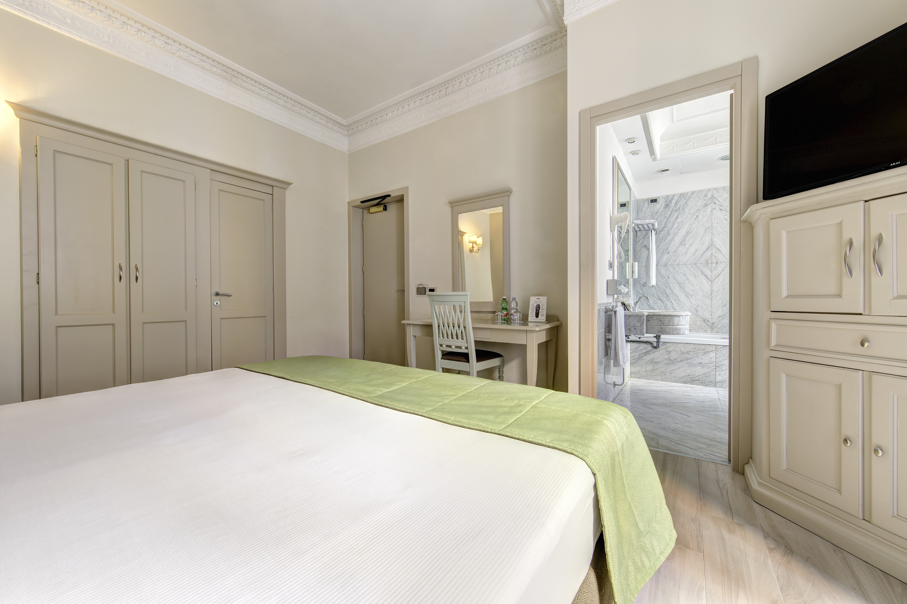 BAILEYS HOTEL 14/38