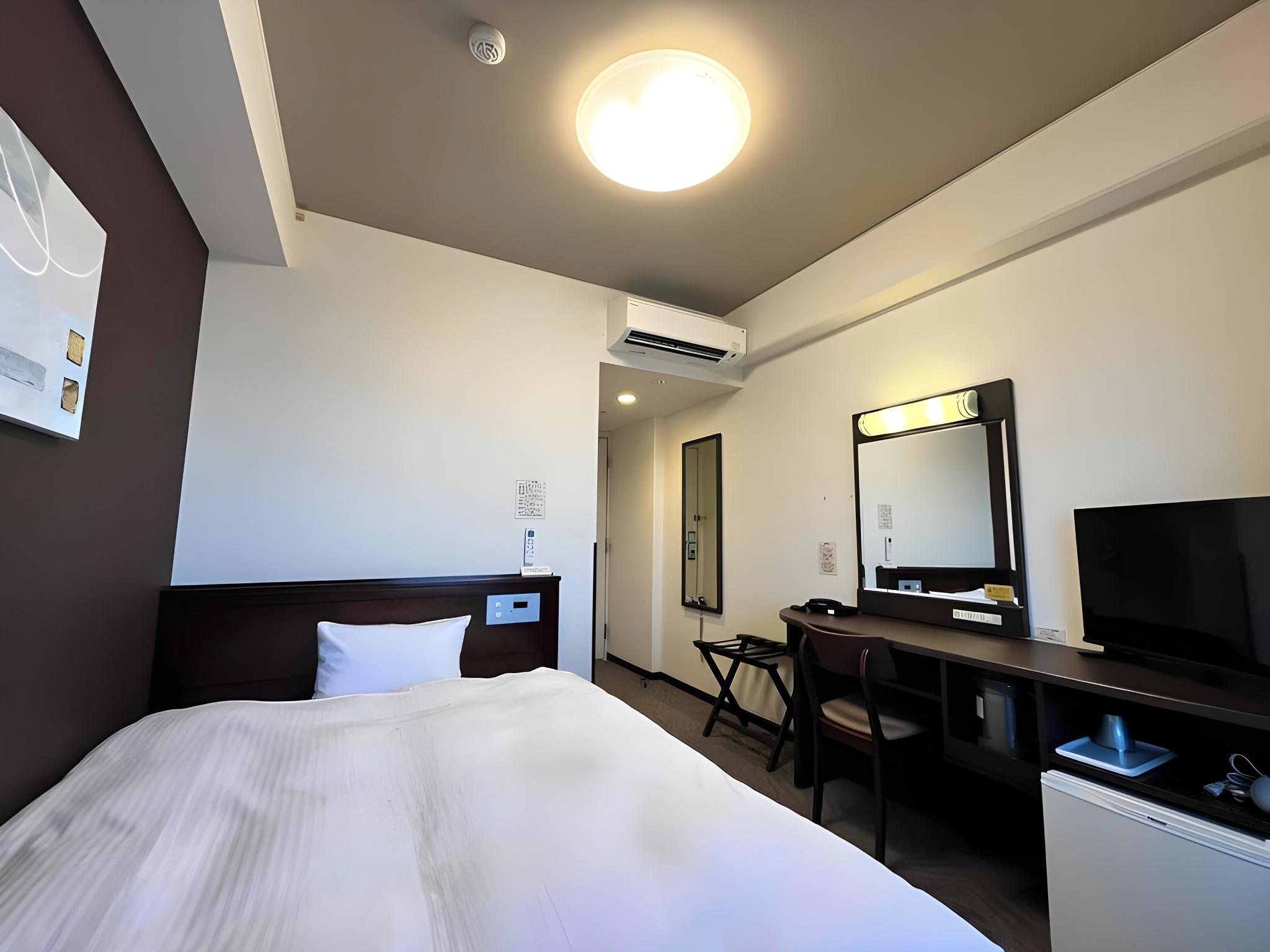 Semi Room, Single, Semi Double Bed
