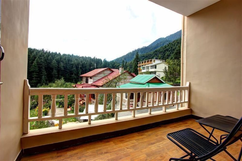 Oyo Premium Log Huts 6/34