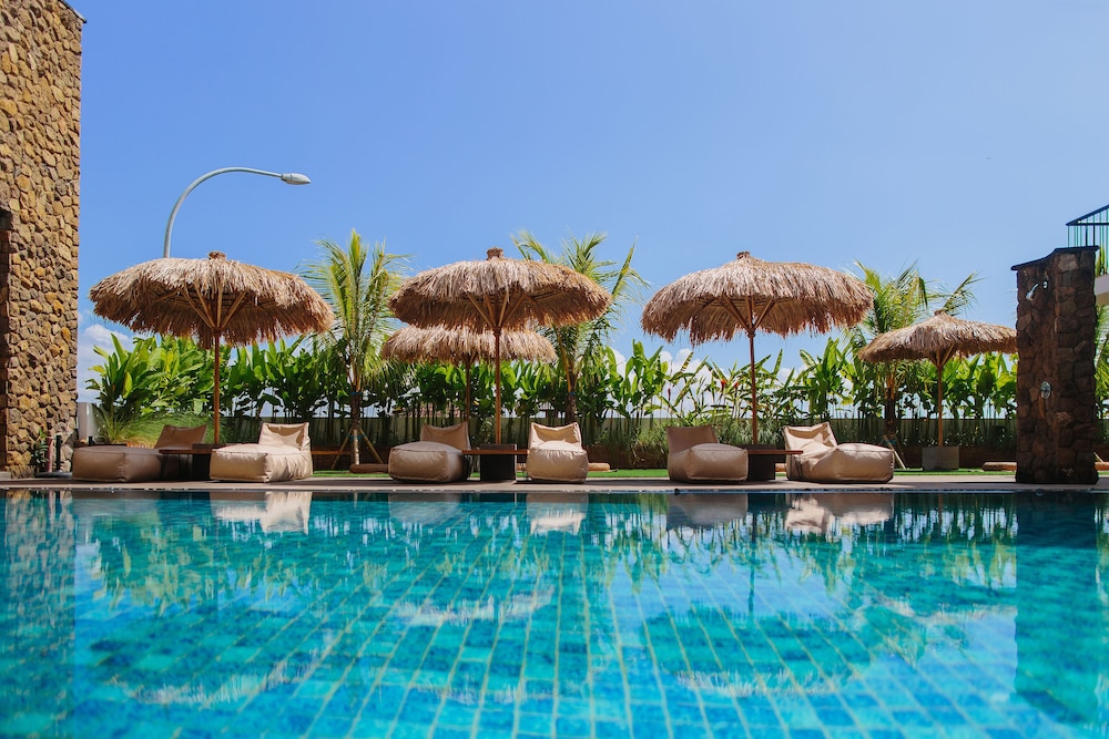 Mahogany Boutique Hotel 48/50