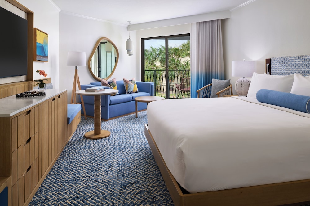 Renovated, Signature, Club, King Bed, Garden View, Sofa