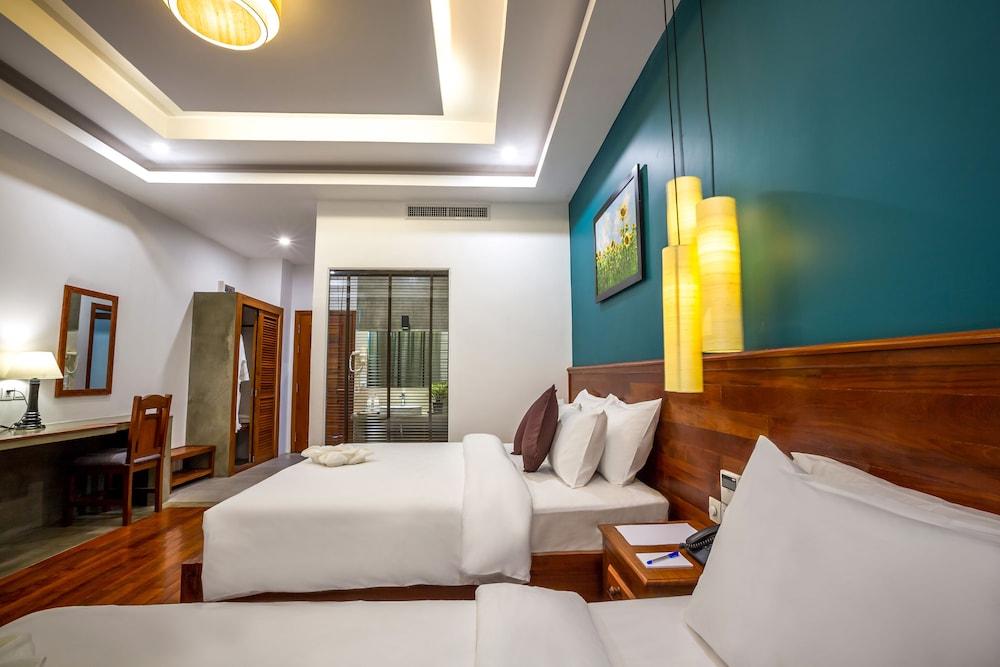 Landmark, Family, Suite, 2 Double Beds, Pool View