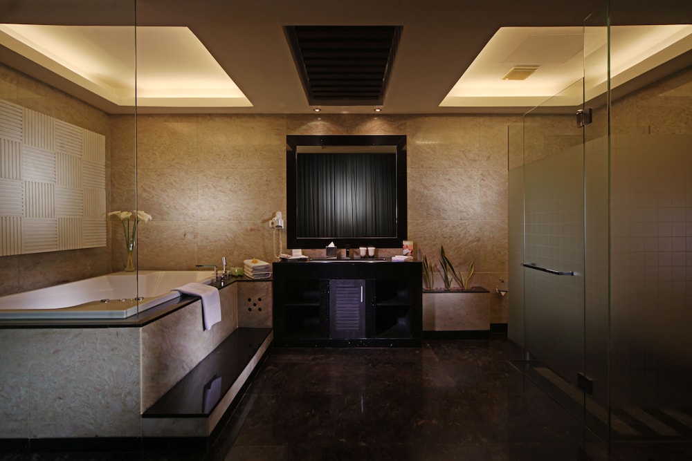 FM7 Resort Hotel Jakarta Airport 35/38