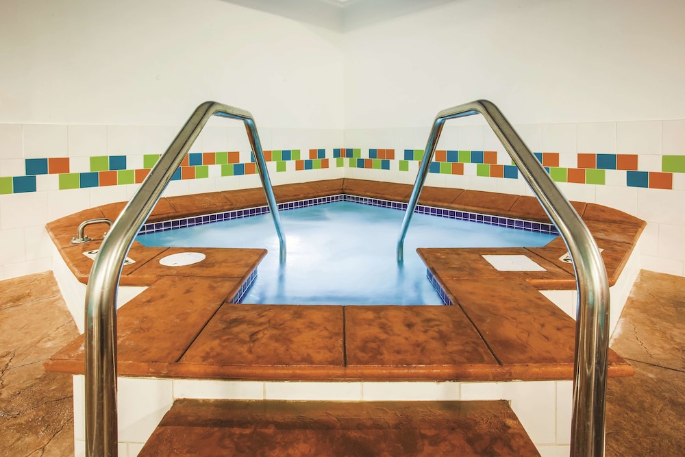 La Quinta Inn & Suites by Wyndham St. Paul-Woodbury 34/46