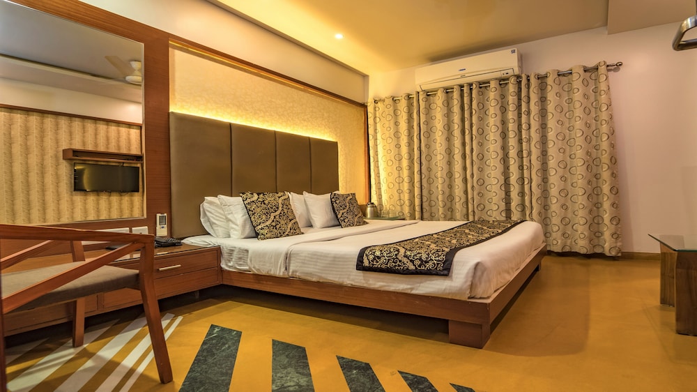 Uddhav Vilas Hotel 13/46