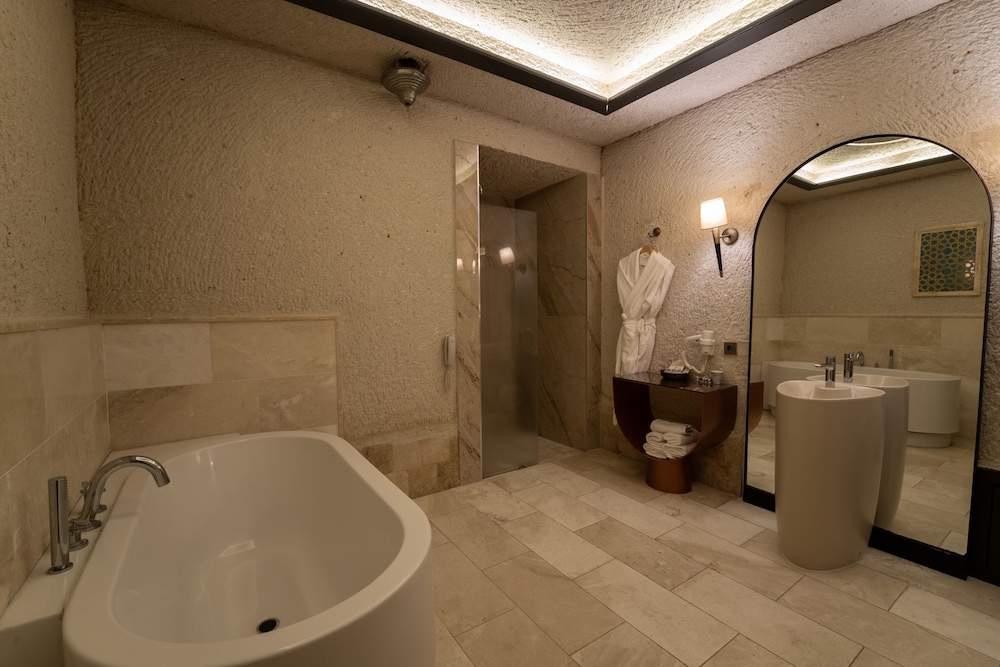 Artemis Cave Suites 56/64