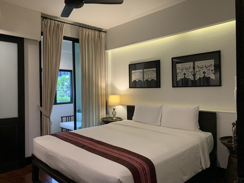 99 the Gallery Hotel 22/77