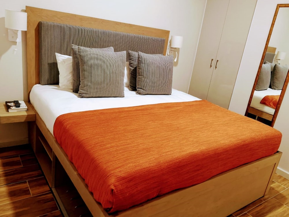 Urban Oasis Aparthotel Eatery and Spa 11/50