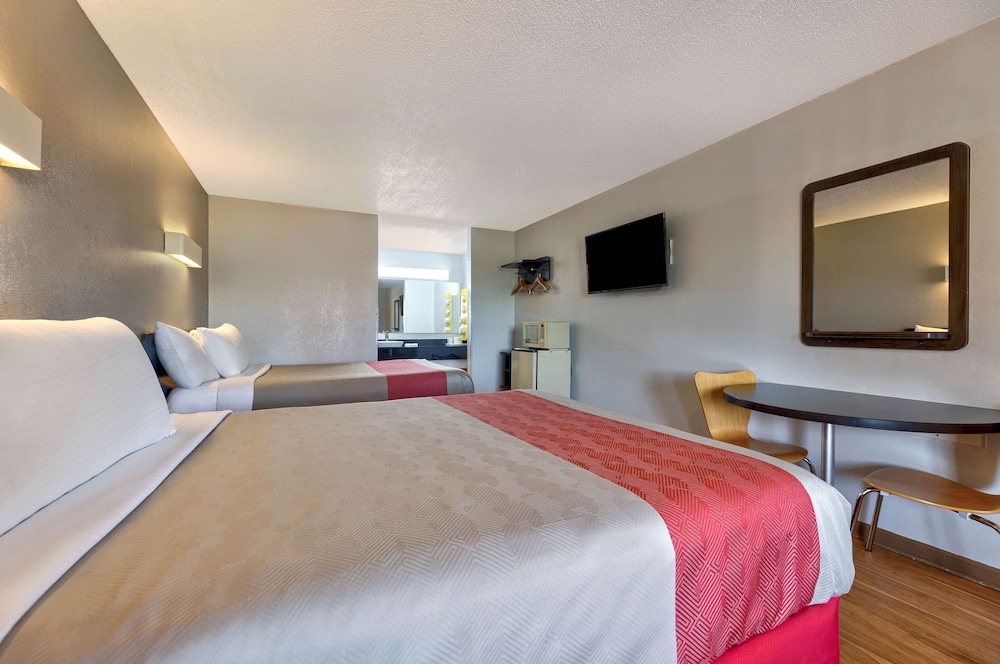Motel6 Cookeville, TN 28/54