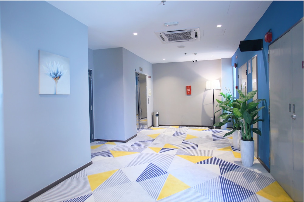Fives Hotel DNP 16/17