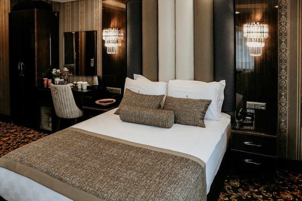 Grand Lark Otel 25/50