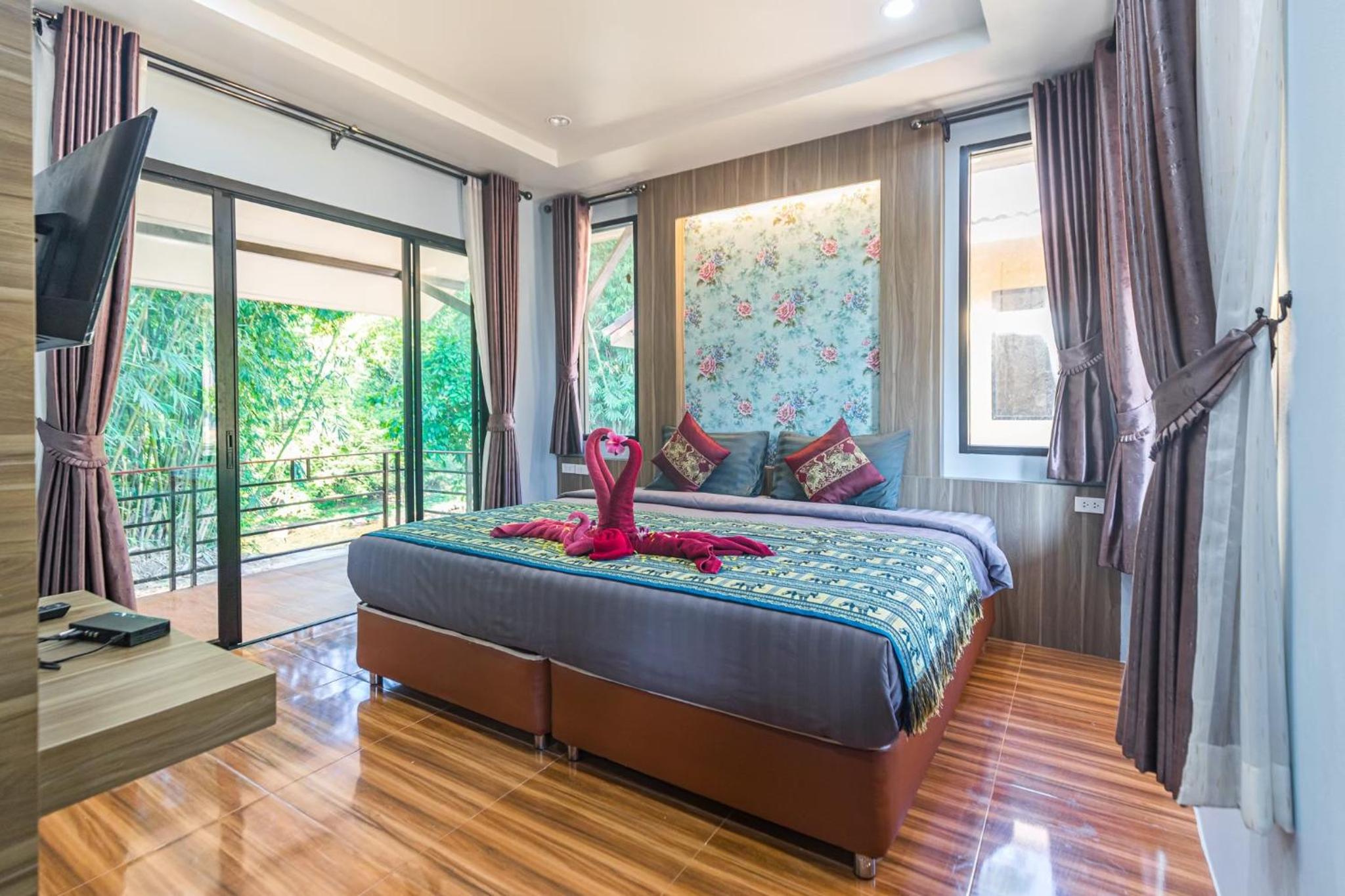 Bungalow, Water Front