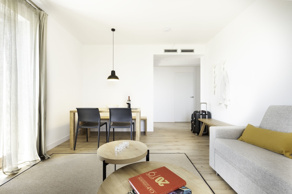 Port Plaza Apartments 24/42