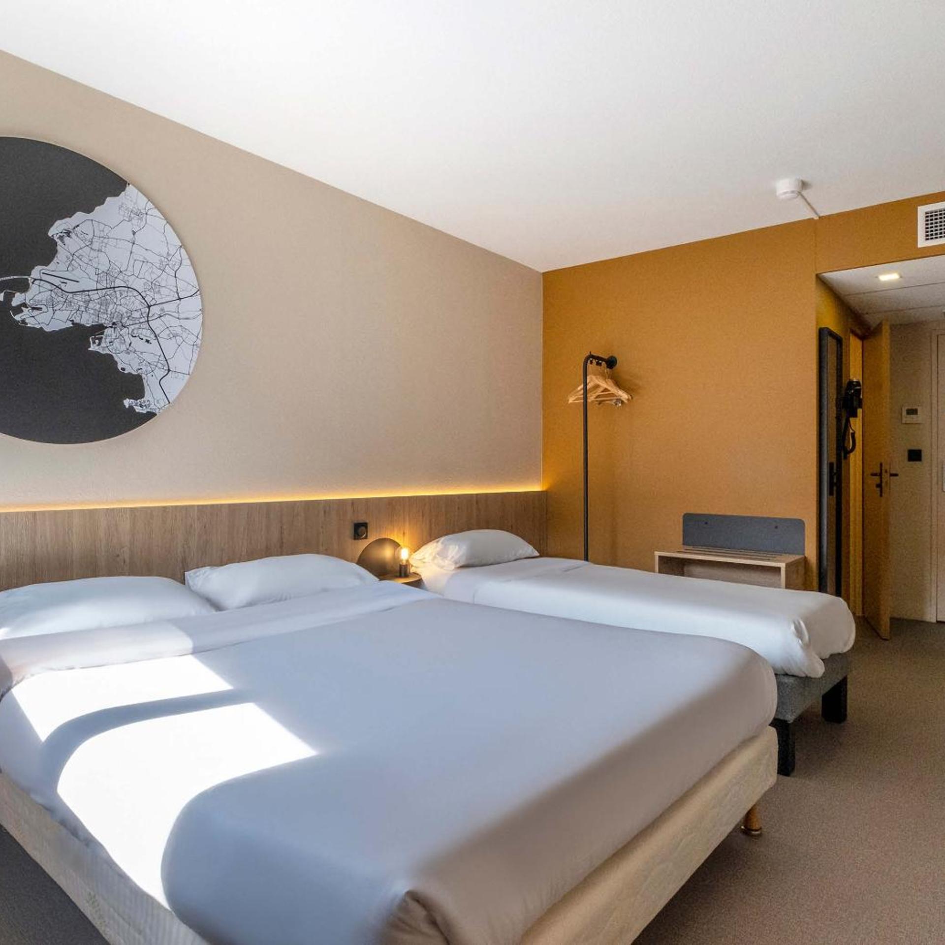 ROOM, TRIPLE