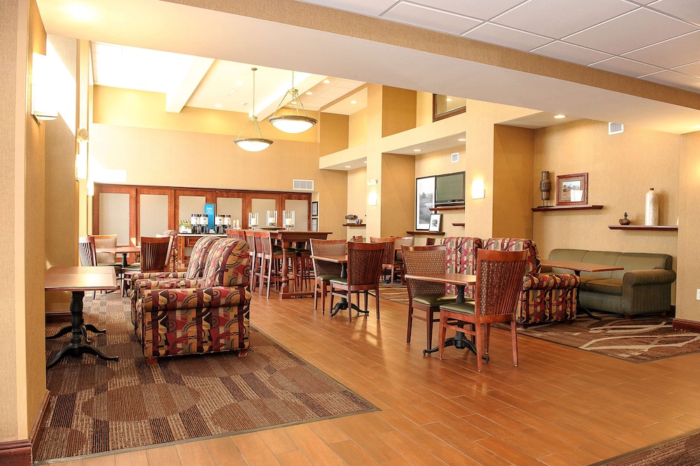 Hampton Inn Suites Brookings 28/37