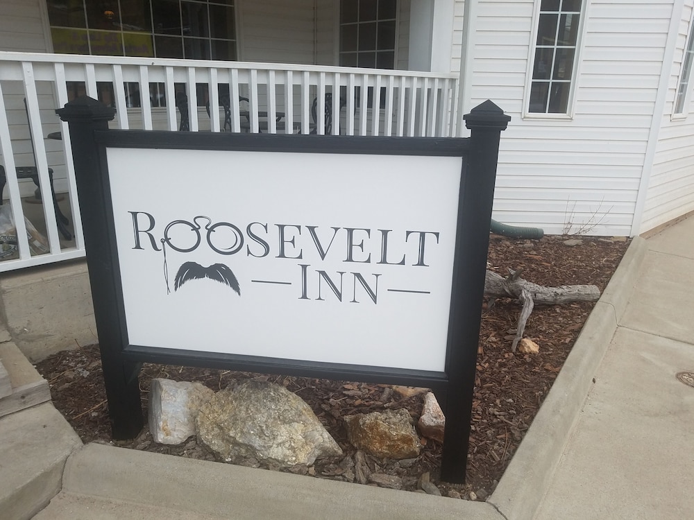 Roosevelt Inn Mount Rushmore 39/71
