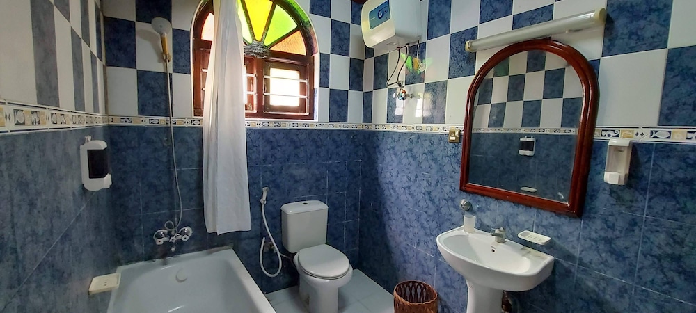 TAUSI PALACE HOTEL 87/90